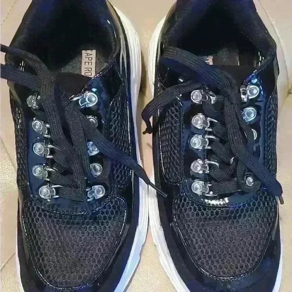 Cape Robbins platform sneakers - Picture 2 of 7